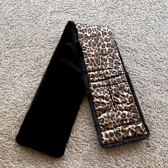 White House Black Market Fur Puffer Stole - Picture 3 of 4